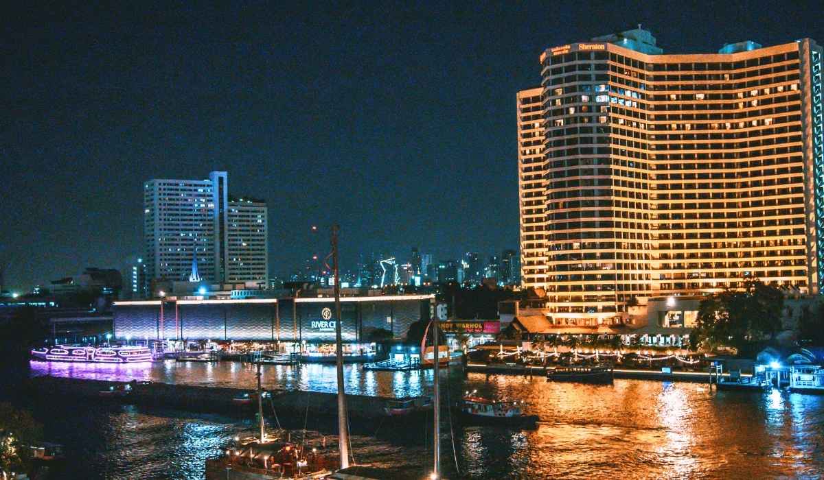 Luxury Shopping in River City Bangkok